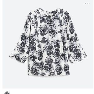 fun 2 fun blouse 1X white with blue/grey floral print